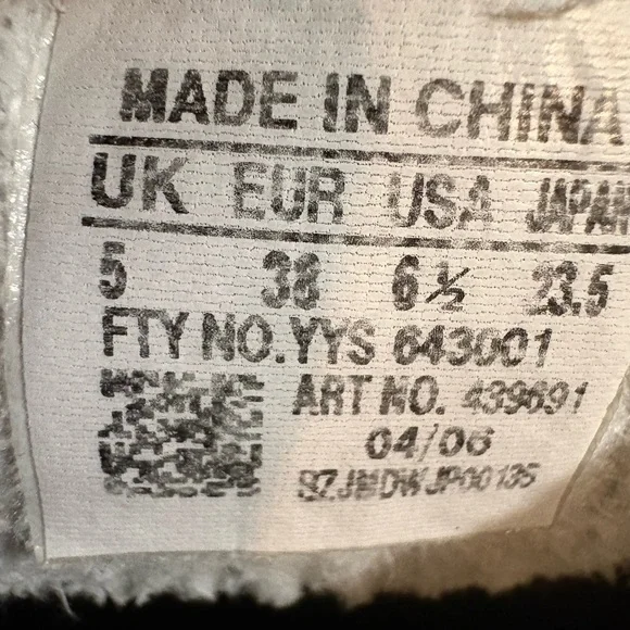 Salomon Black Waterproof Boots with White Accents - Picture 7 of 7